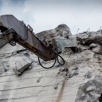 demolizione muro cemento armato e recupero inerti costruzioni a Isola Del Gran Sasso Teramo Abruzzo ESSEBI