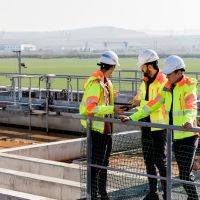ingegneri durante gru recupero e smaltimento materiale industriale ESSEBI Isola Del Gran Sasso Teramo Abruzzo